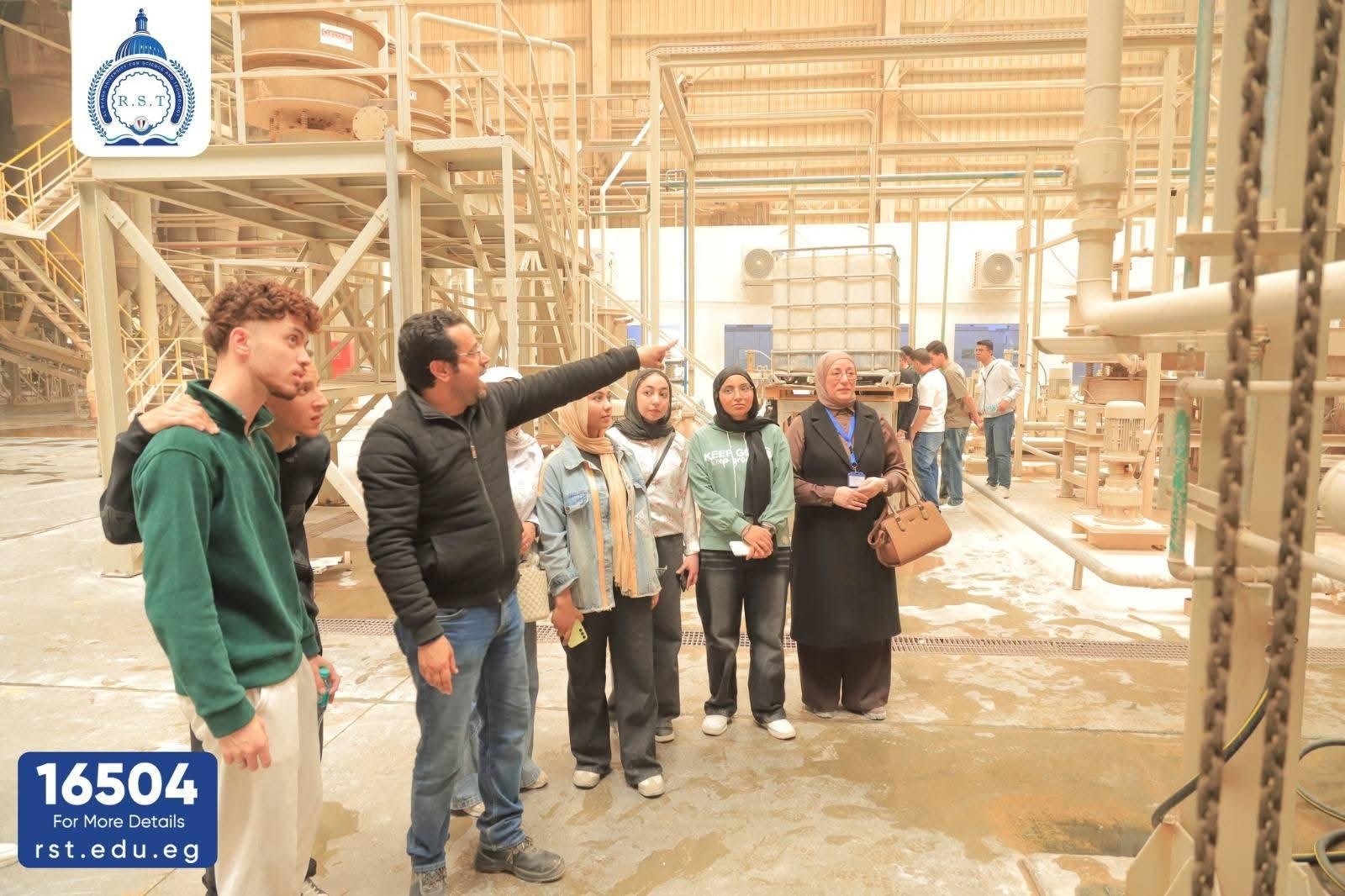جامعة الريادة تنظم تدريبات عملية لطلاب الهندسة في القلاع الصناعية