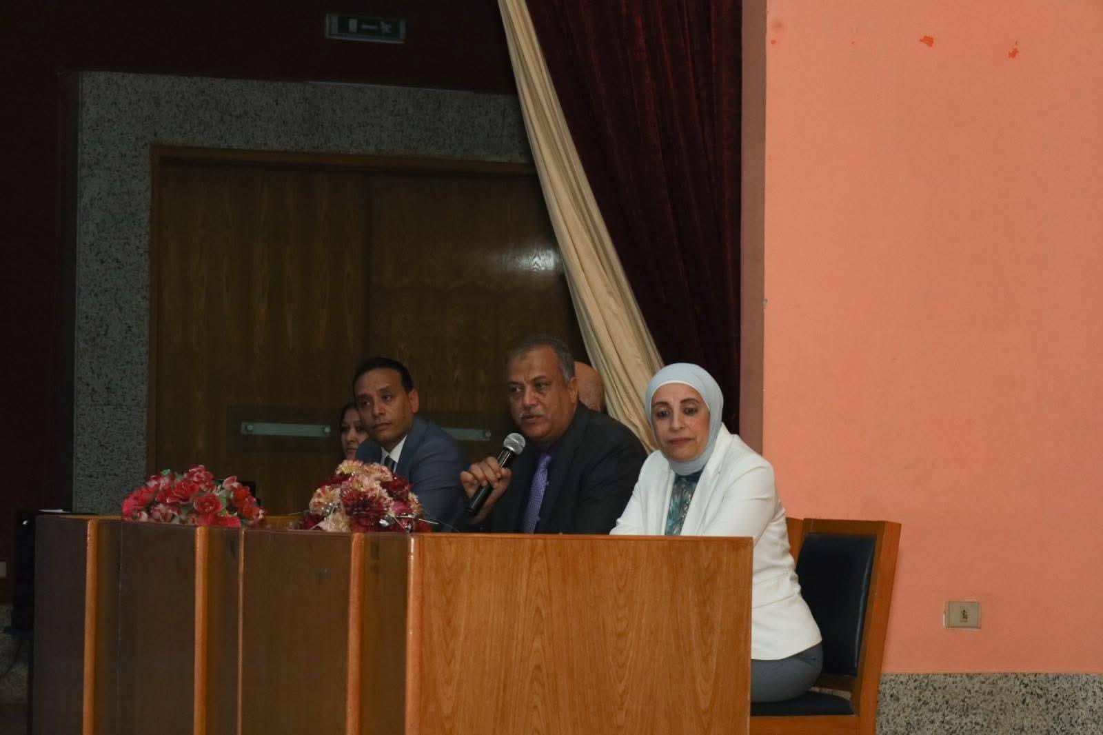 كلية الهندسة بالمطرية جامعة العاصمة تكرم نماذج العطاء والتفوق