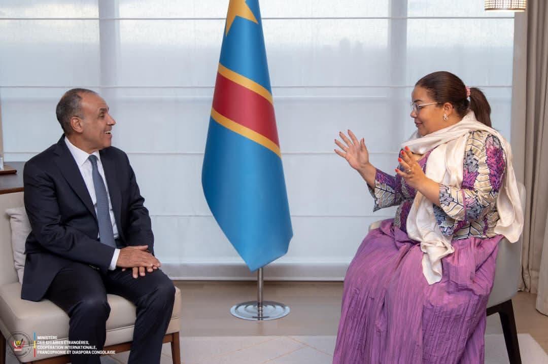 وزير الخارجية يلتقي نظيرته الكونجولية لتعزيز التعاون الثنائي