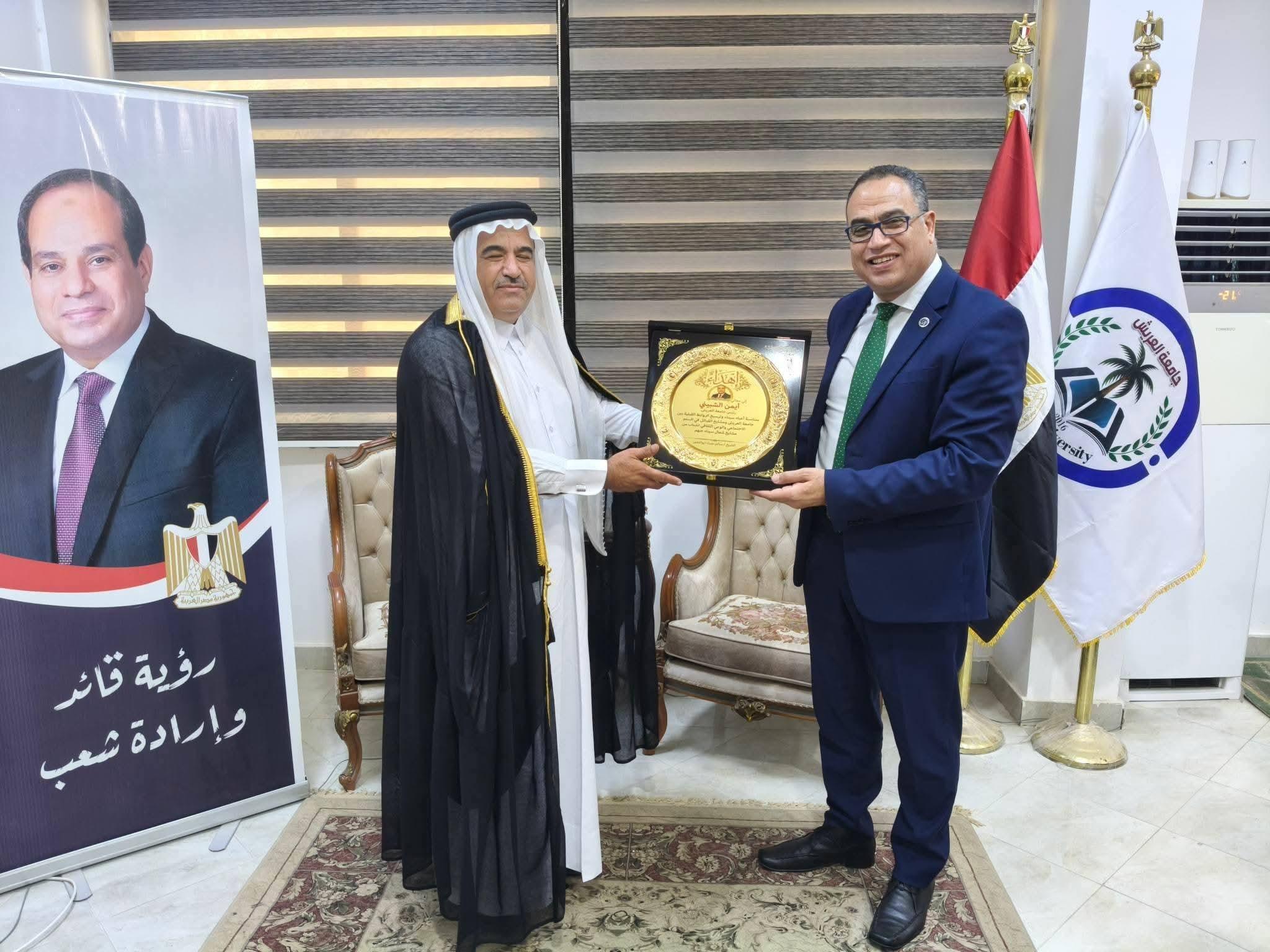 "درع الوفاء من مشايخ سيناء".. الشيخ سالم غيث أبو إنقيز ، يزور رئيس جامعة العريش تقديرًا لدور الجامعة الوطني والمجتمعي