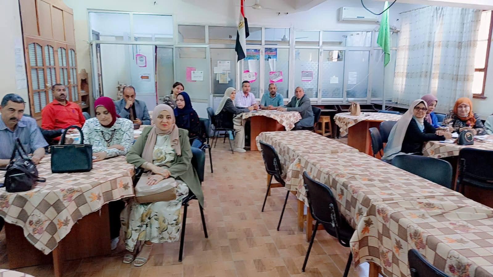 تعليم الفيوم ينظم ورشة عمل متخصصة لتأهيل كوادر الجودة والاعتماد، بعنوان “المعايير الوطنية لاعتماد مؤسسات التعليم قبل الجامعي