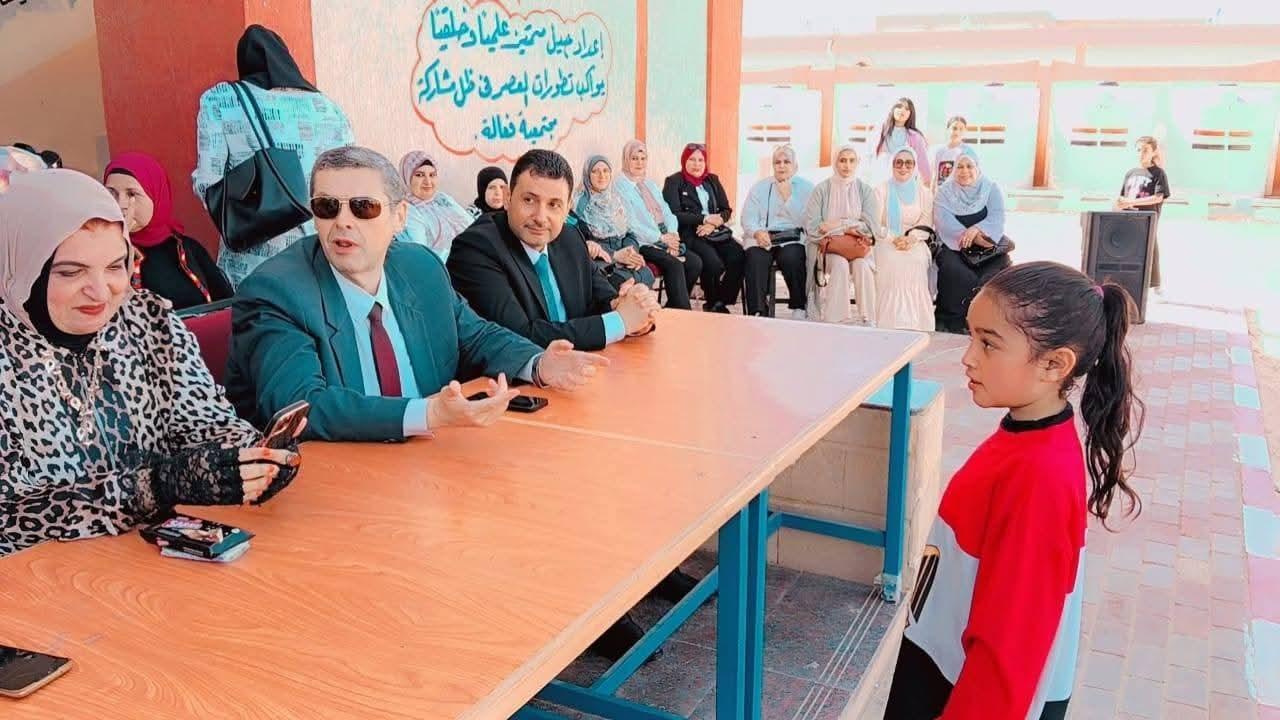 وكيل وزارة التربية والتعليم ومدير عام الشئون التنفيذية يشهدان ختام الأنشطة الطلابية في احتفالية تجسد الإبداع والانتماء