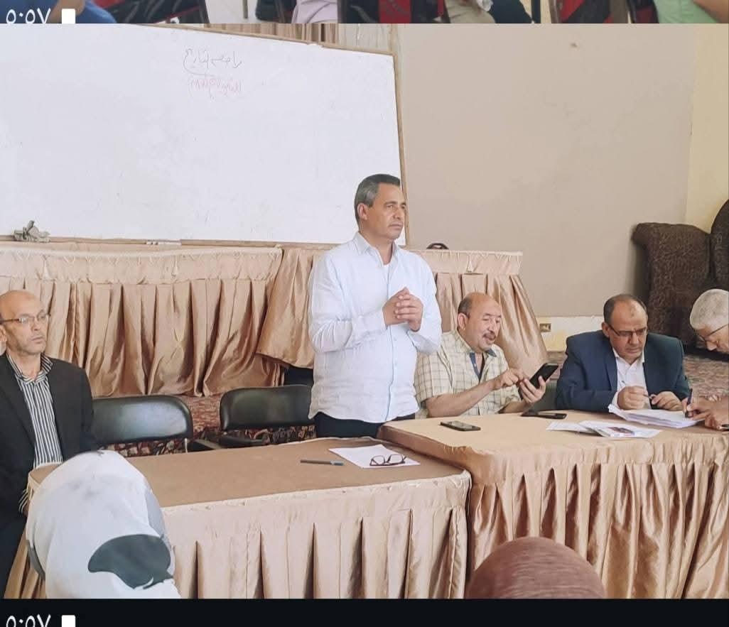 مدير تعليم أبشواي بالفيوم يعقد اجتماعاً موسعاً لاستعدادات امتحانات الفصل الدراسي الثاني