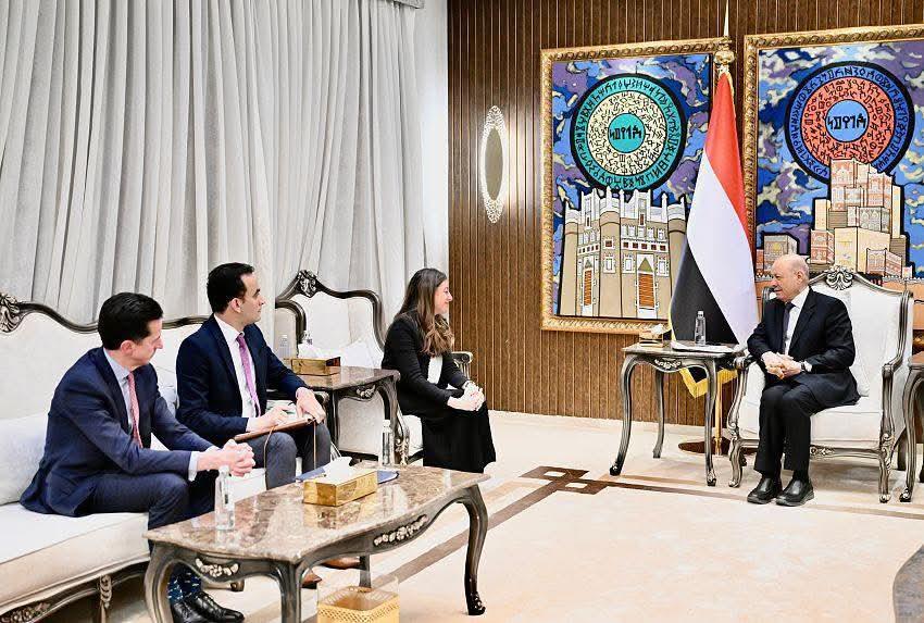 رئيس مجلس القيادة: التعاطي مع الحوثيين كسلطة أمر واقع يعني شرعنة الحق الإلهي والعنصرية والسلاح خارج الدولة