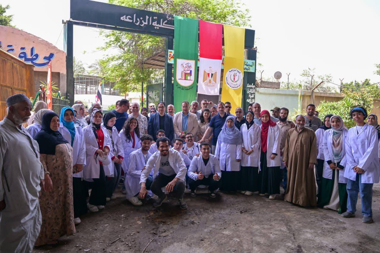 رئيس جامعة القاهرة يتفقد محطة التجارب والبحوث الزراعية بكلية الزراعة لمتابعة التشغيل ورفع كفاءة المحطة وتعظيم دورها التعليمي والإنتاجي