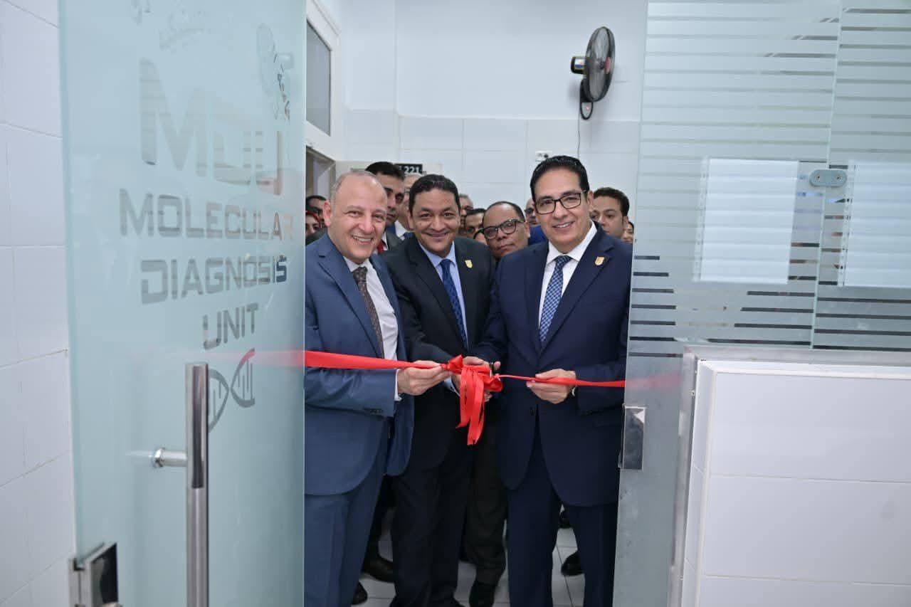 رئيس جامعة القاهرة يفتتح وحدة التشخيص الجزيئي للأمراض بكلية الطب البيطري ويشارك أسرة الكلية الاحتفال بحصول الوحدة على اعتماد المجلس الوطني «إيجاك»