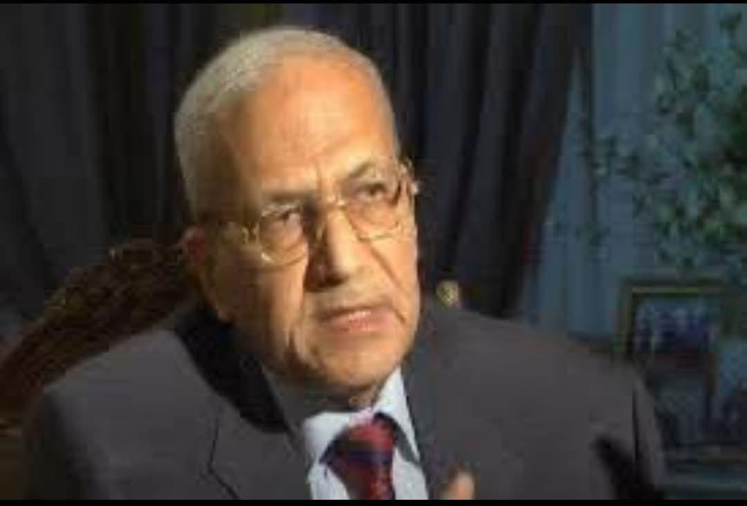 عميد طب قصر العيني يهنئ الأستاذ الدكتور محمد شريف مختار رائد طب الحالات الحرجة بفوزه بجائزة «الطبيب العربي»