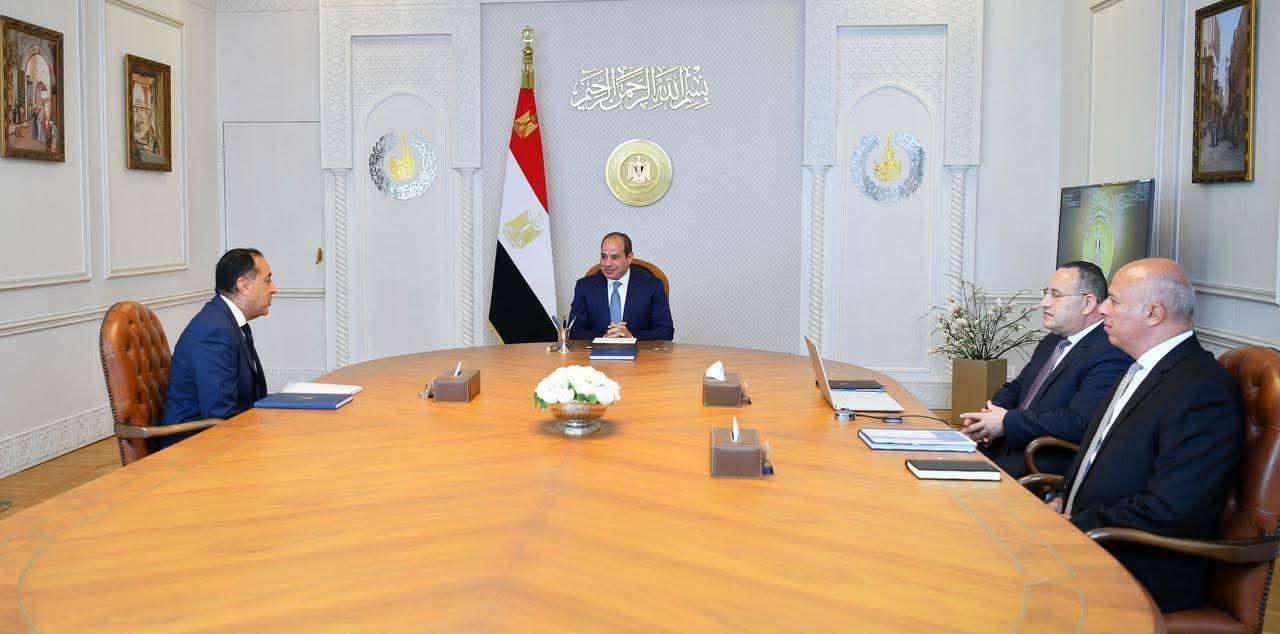 السيد الرئيس عبد الفتاح السيسي، يجتمع اليوم، مع الدكتور مصطفى مدبولي، رئيس مجلس الوزراء، والدكتور عبد العزيز قنصوه، وزير التعليم العالي والبحث العلمي.