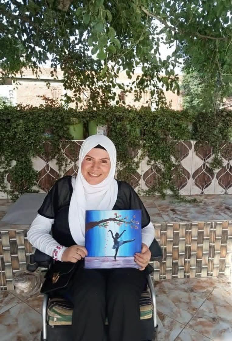 فرشاة من نور تتحدى عتمة الوهن كيف قهرت "ابنة المنوفية" ضمور العضلات بالألوان؟