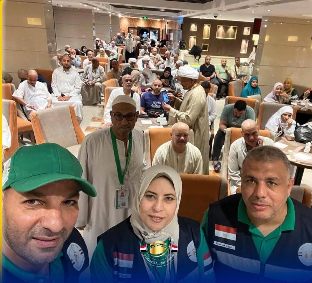 وزيرة التضامن الاجتماعي تتلقي تقريراً عن عودة نصف حجاج الجمعيات الأهلية إلى أرض الوطن عقب انتهائهم من أداء مناسك الحج