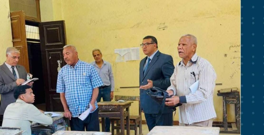 محافظ قنا يحيل 4 ملاحظين ومراقب للتحقيق بسبب "محمول وكتاب عربي" داخل لجنة امتحانات الدبلومات الفنية