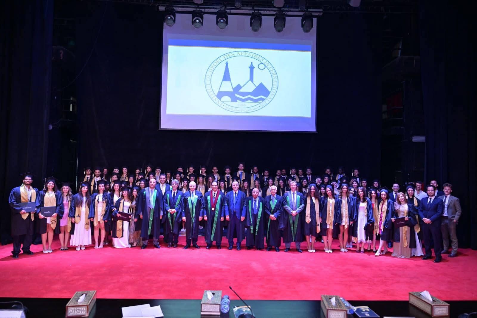 جامعة القاهرة تحتفل بتخريج دفعة جديدة من كلية حقوق السوربون.. وتجدد التأكيد على عمق الشراكة الأكاديمية المصرية الفرنسية