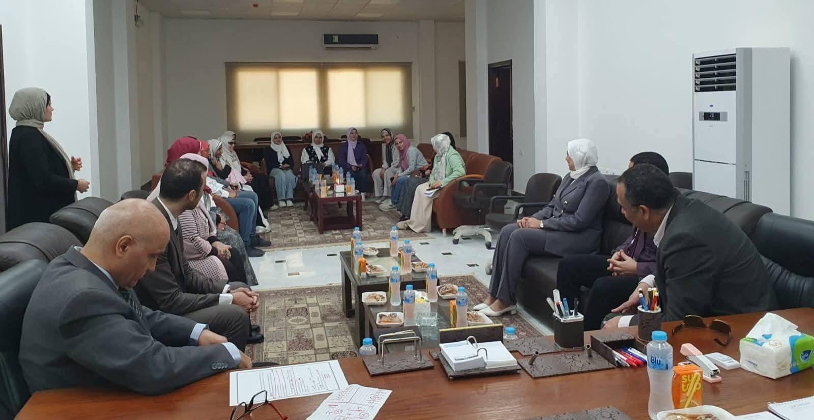 “رئيس جامعة العريش يعقد اجتماعًا موسعًا بكلية الطب البيطري ويتابع سير أعمال الامتحانات والكنترولات مع إدارة الكلية”