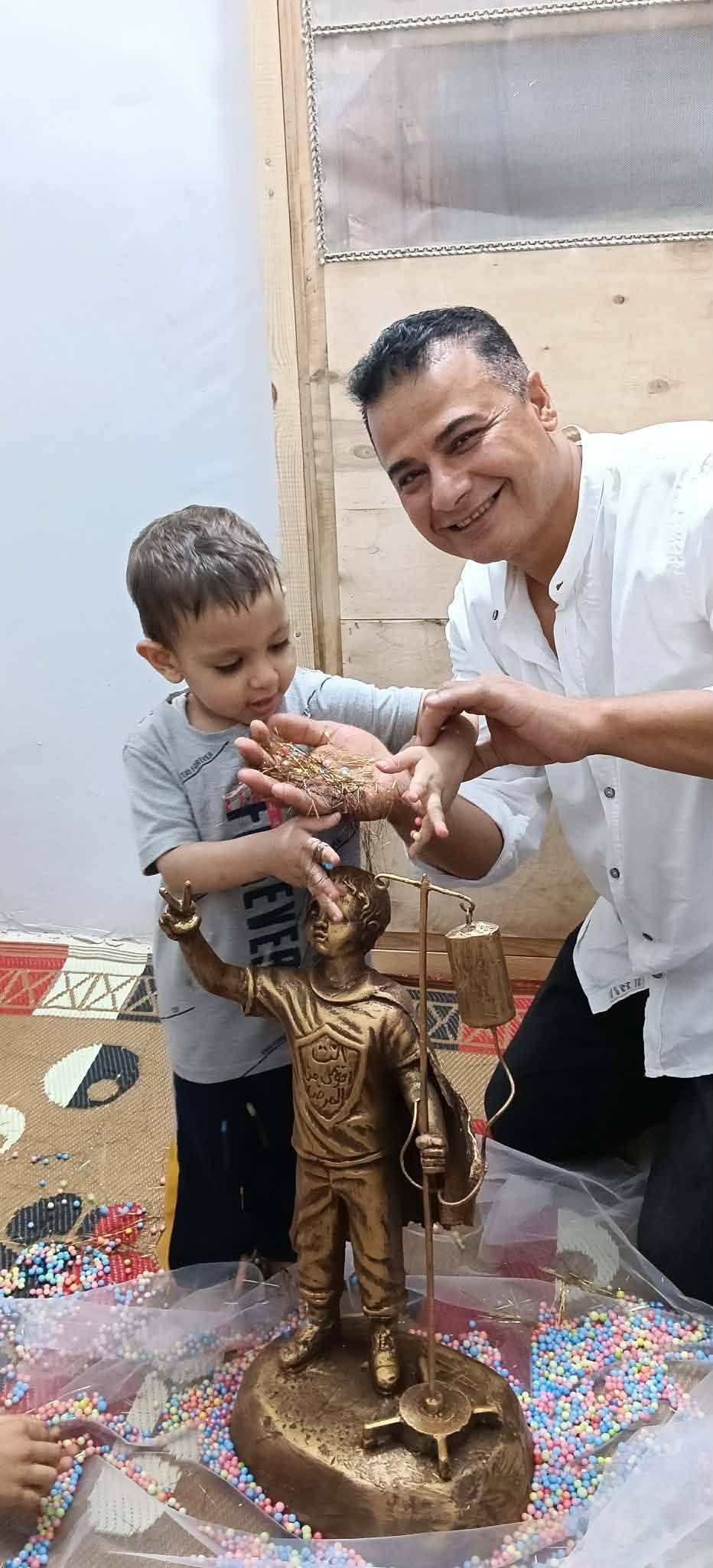 مقاومة بطعم الفن.. كيف غزل النحات أحمد فراج من وجع طفل أسطورة للصمود؟