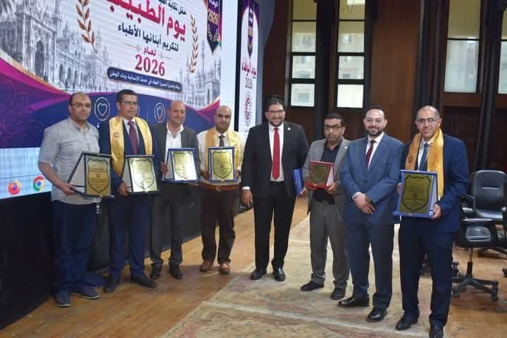 بمناسبة يوم الطبيب نقابة الأطباء تكرّم قيادات وأطباء التأمين الصحى فى احتفالية كبيرة