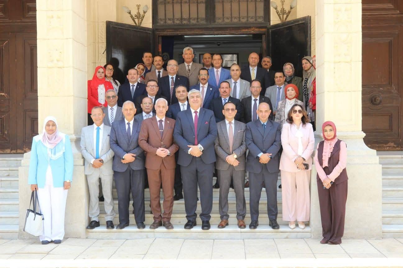 التعليم العالي : برنامج تدريبي متكامل لإعداد المرشحين لشغل منصب رئيس جامعة