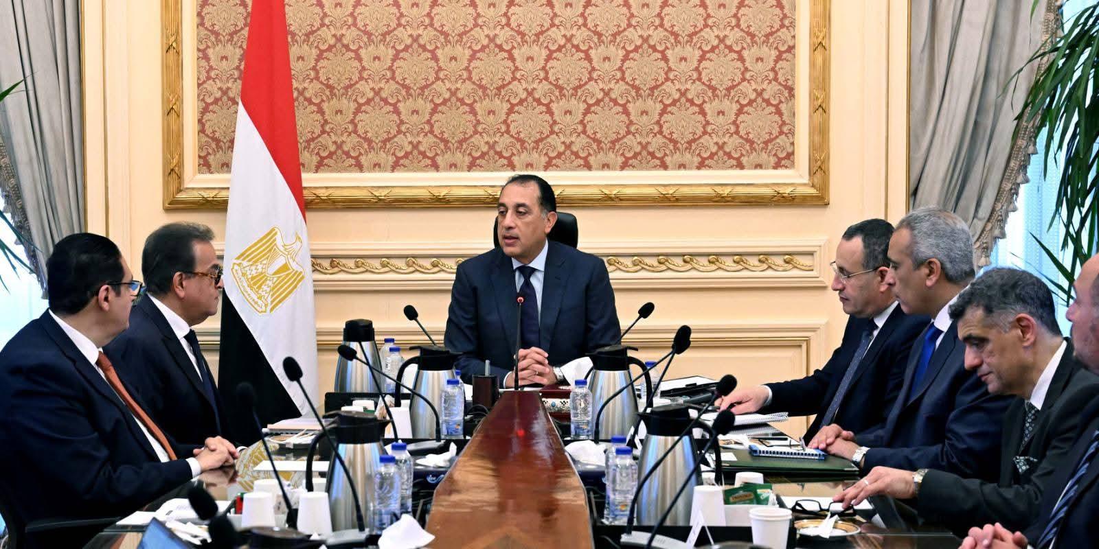 رئيس الوزراء يتابع مستجدات الموقف التنفيذي لمستشفى "500500"