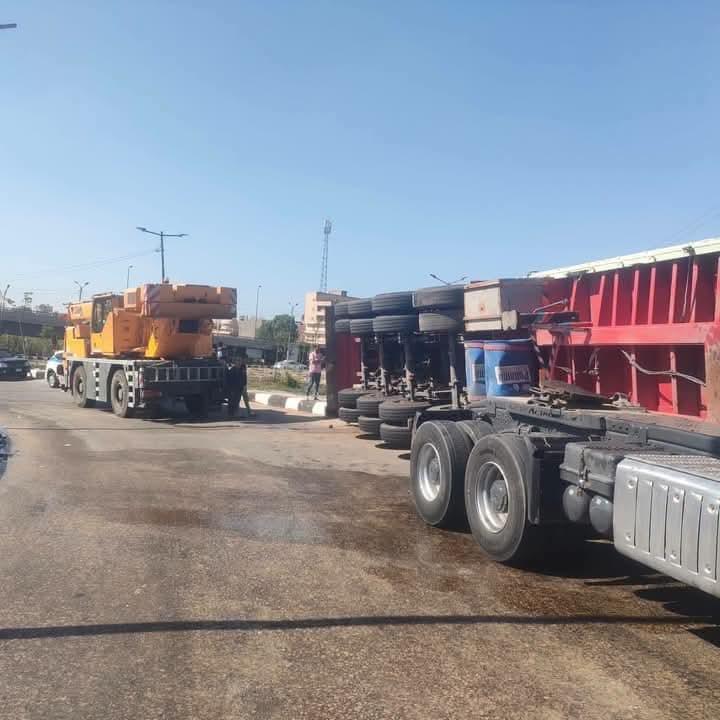 محافظ الدقهلية يؤكد سرعة الاستجابة لحالات الطوارئ في رفع سيارة نقل محملة بالبنجر أعلى كوبرى منية سندوب بالمنصورة