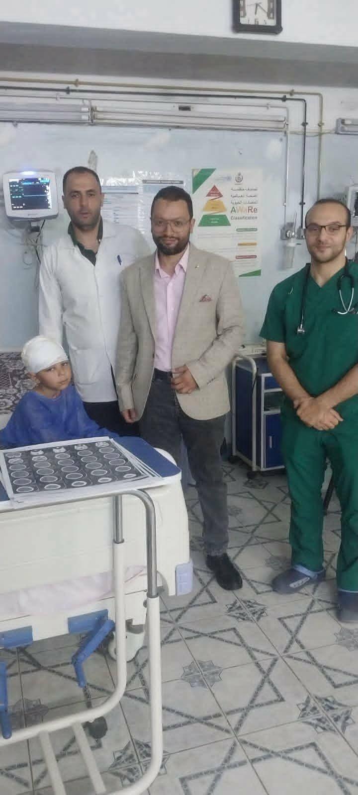 أطباء جراحة المخ و الأعصاب بالفيوم ينقذون طفلا من موت محقق بعد سقوط مروحة السقف عليه