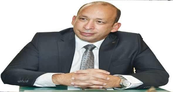 عميد طب قصر العيني جامعة القاهره يتسلم صندوق آلات جراحية تاريخية إهداءً من أسرة رائد الطب "علي باشا إبراهيم"