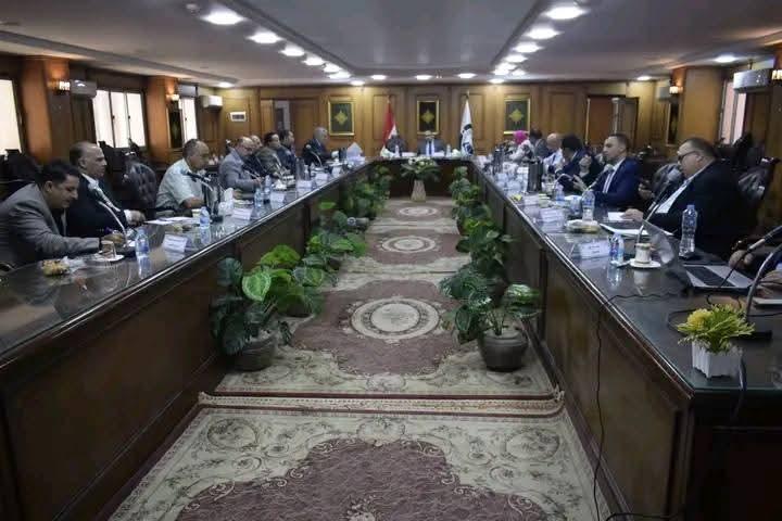 "​محافظ شمال سيناء ورئيس جامعة العريش يبحثان آفاق التنمية المستدامة بالمحافظة خلال اجتماع مجلس الجامعة الدوري