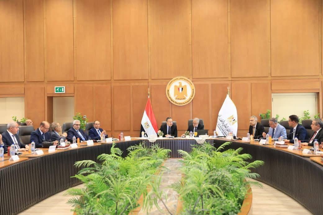 وزير التعليم العالي يترأس اجتماع مجلس الجامعات الأهلية بمقر الوزارة بالعاصمة الجديدة