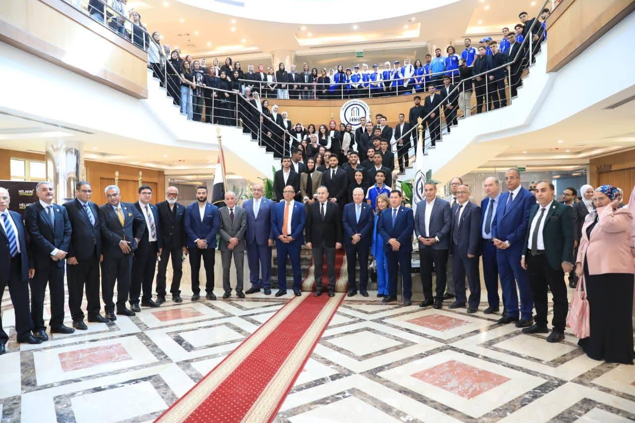 وزير التعليم العالي والقائم بعمل رئيس جامعة حلوان الأهلية يتفقدان جامعة حلوان الأهلية ويشهد إطلاق منصة "حلوان بلس جونيور" والموقع الإلكتروني الرسمي للجامعة