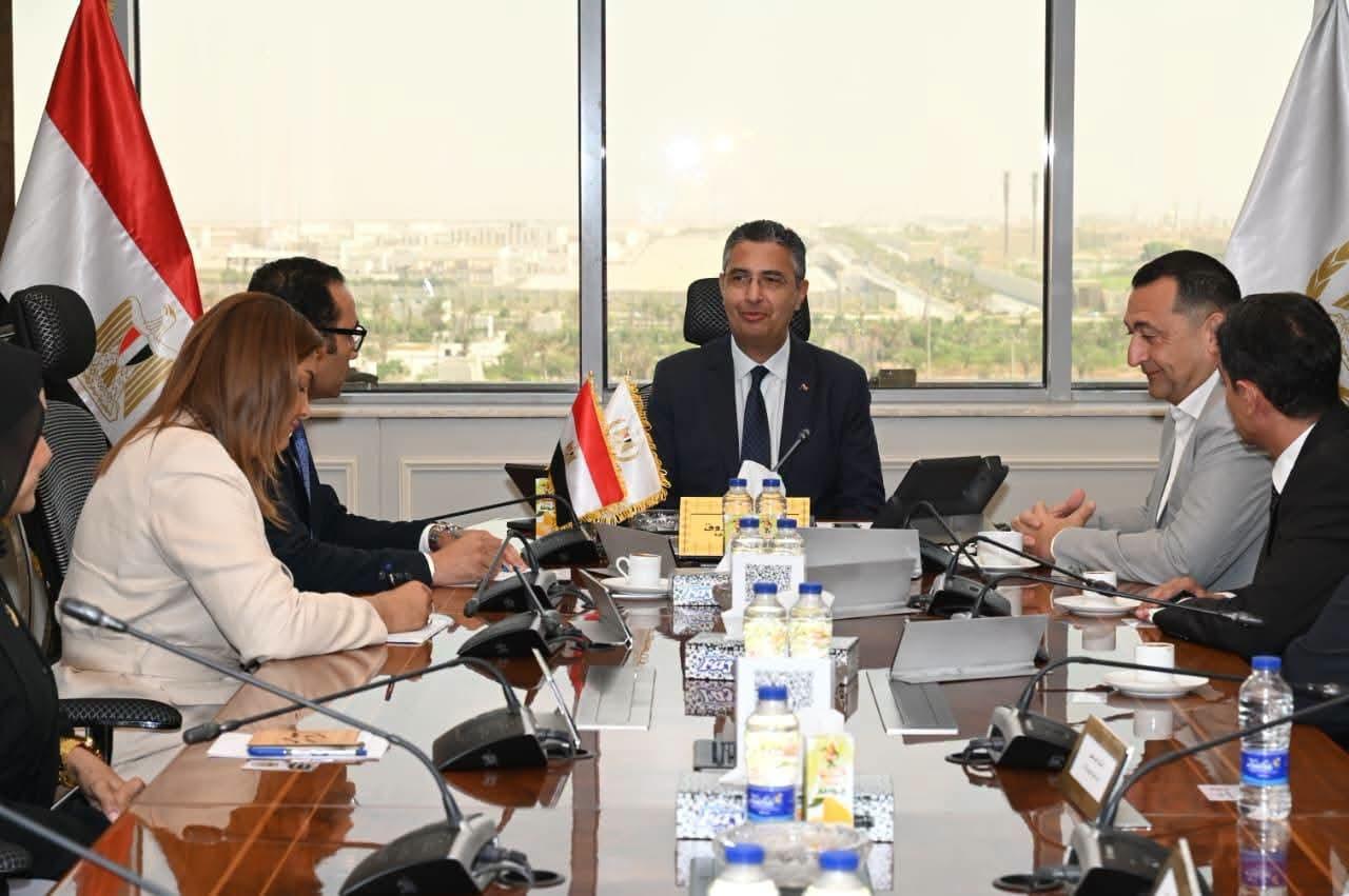 الدكتور شريف فاروق وزير التموين والتجارة الداخلية يبحث مع شركة إرادة فاينانس سبل التعاون في المشروع القومي “Carry On”