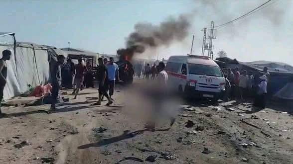 استشهد 4 فى .غارة تستهدف شارع روني في منطقة المواصي غرب خانيونس