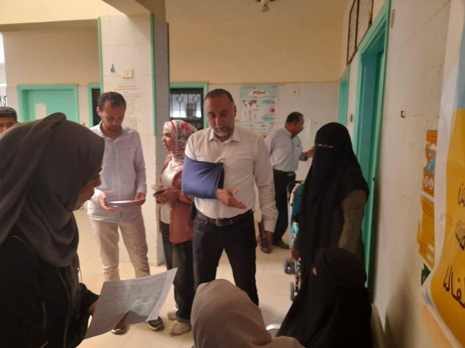 وكيل صحة سيناء" يفاجئ مركز الأمومة والطفولة بالشيخ زويد لمتابعة مستوى الخدمات الصحية المقدمة للمواطنين
