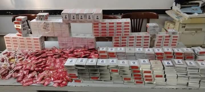 ضبط 2200 عبوة أغذية ومنظفات منتهية الصلاحية بقلين
