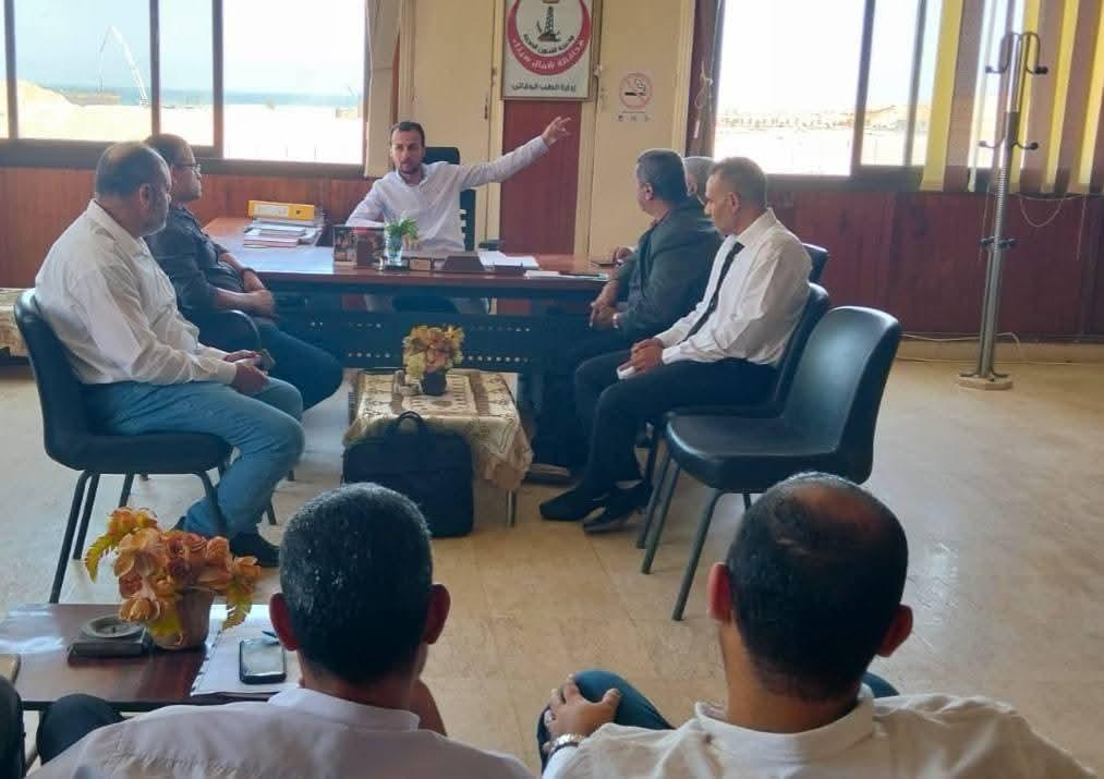 مدير الطب الوقائي يعقد اجتماعاً موسعاً لتكثيف الرقابة على المنشآت الغذائية للحفاظ على صحة وسلامة المواطنين بشمال سيناء