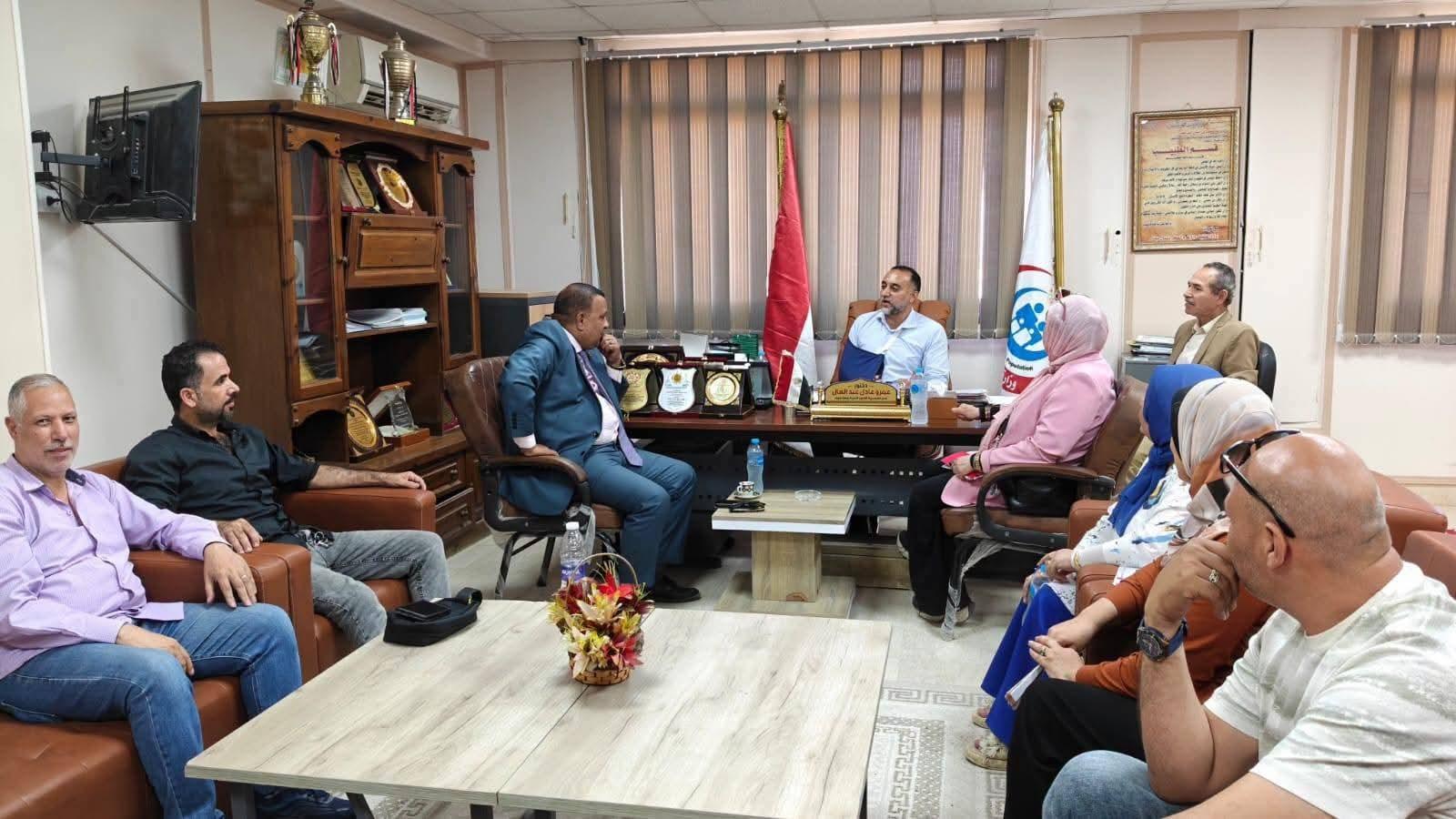 "مدير المديرية المالية" و"مديرة التأمين الصحي" والوفد المرافق لهما في زيارة لوكيل صحة شمال سيناء للاطمئنان على سلامته وتعزيز التعاون المشترك
