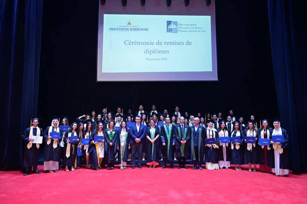 جامعة القاهرة تحتفى بتخريج دفعة جديدة من الشعبة الفرنسية بكلية الاقتصاد والعلوم السياسية بالتعاون مع جامعة السوربون