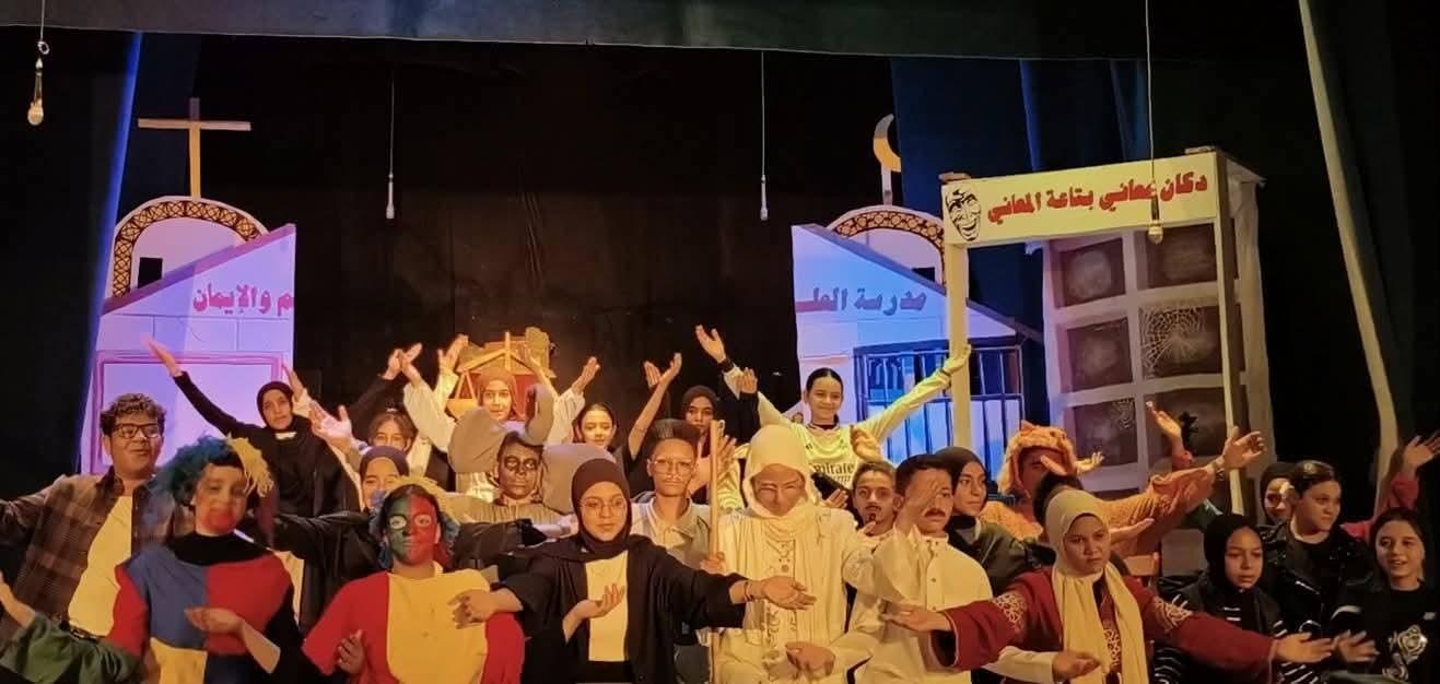 مدير تعليم الفيوم يشهد إبداعات الطلاب في يوم العروض المسرحية لطلاب المدارس.