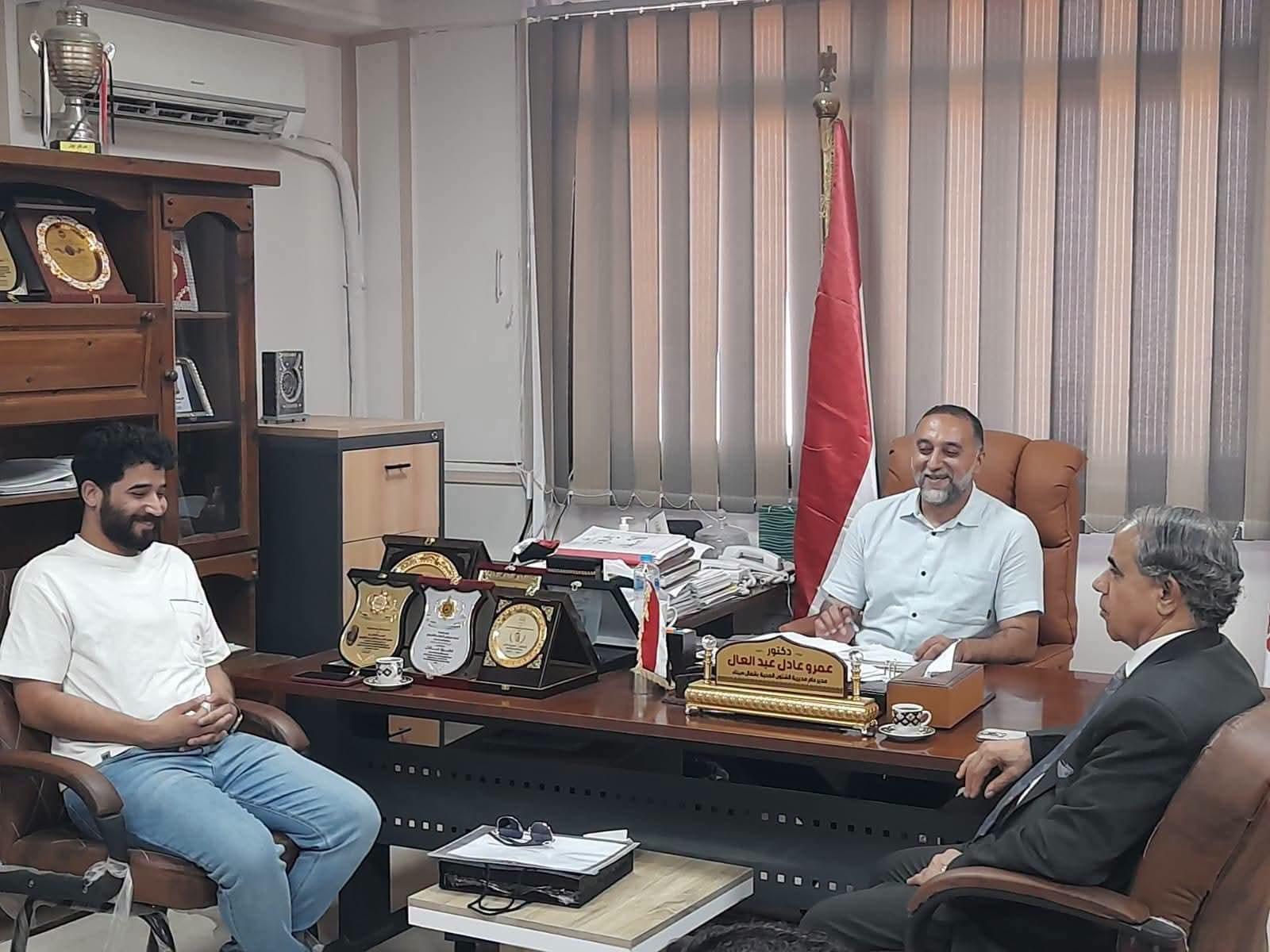 ضمن جولاته الميدانية صباح اليوم .. وكيل صحة شمال سيناء يفاجئ النقطة الطبية في حي الكرامة بالعريش