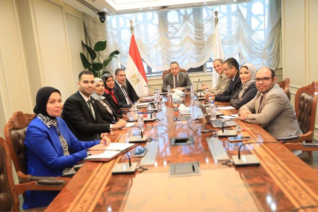وزير التعليم العالي يطلع على تفاصيل الخطة الإعلامية للتنسيق الإلكتروني للقبول بالجامعات الحكومية والمعاهد