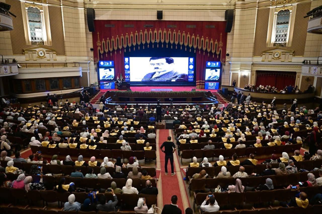 جامعة القاهرة تحتفي بمئوية كلية العلوم.. قرن من الريادة العلمية، ورئيس الجامعة يدشن الكتاب التذكاري والموقع الإلكتروني