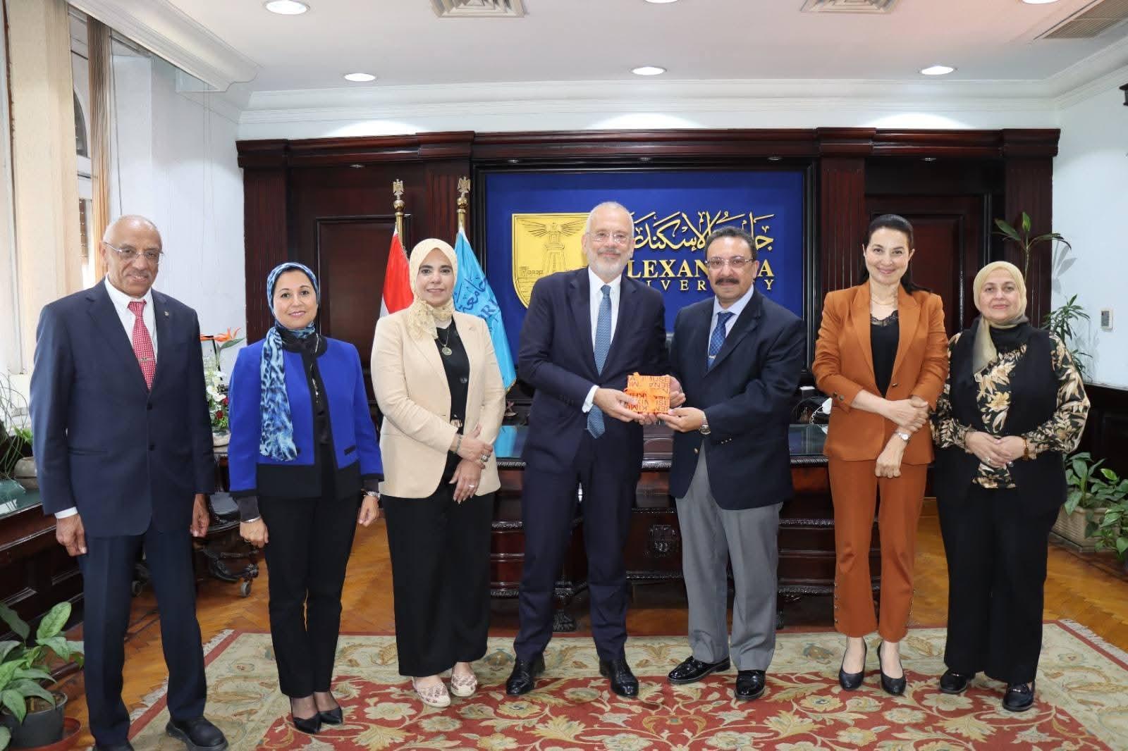 *رئيس جامعة الإسكندرية يبحث مع سفير اليونان تعزيز التعاون الأكاديمي والبحثي ومتابعة إنشاء فرع الجامعة باليونان