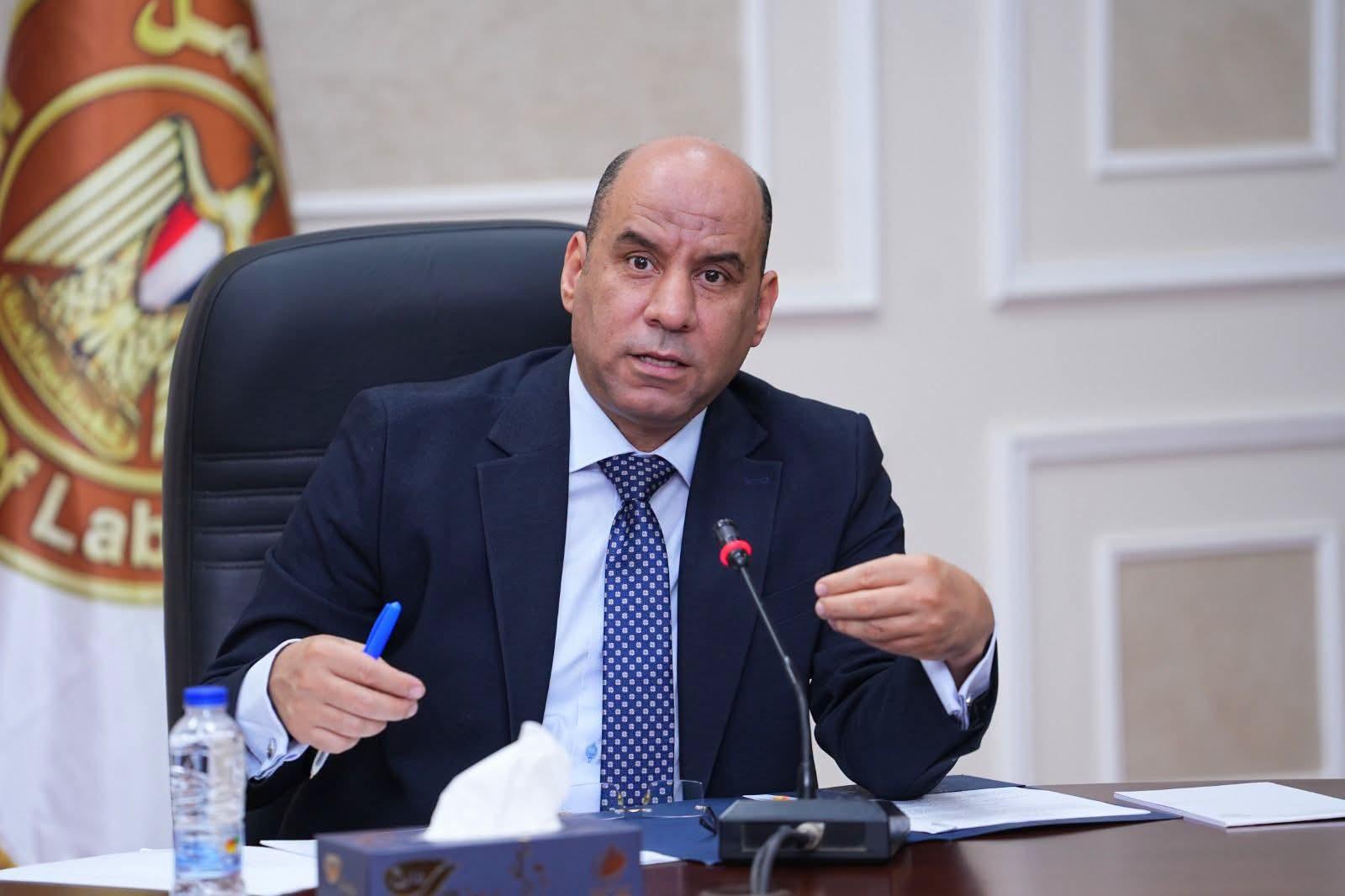 وزير العمل: الخميس المقبل إجازة رسمية مدفوعة الأجر للعاملين بالقطاع الخاص بمناسبة عيد ثورة 23 يوليو