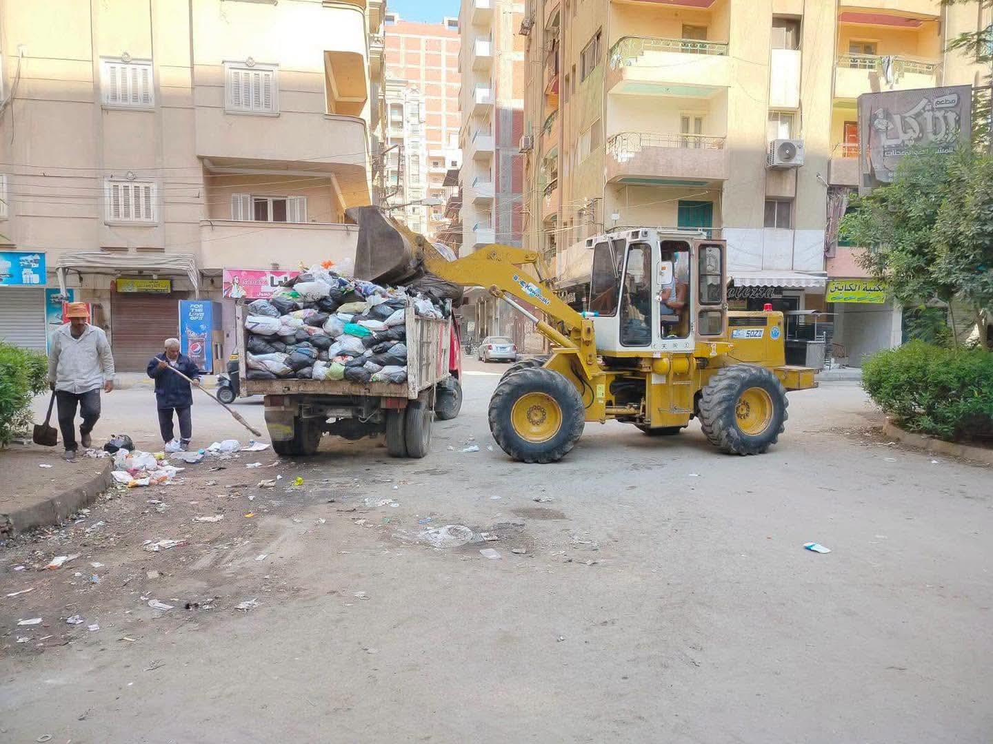 رفع 515 طنا من التراكمات التاريخية والمخلفات فى يوم واحد بمراكز ومدن الغربية بمتابعة محافظ الغربية