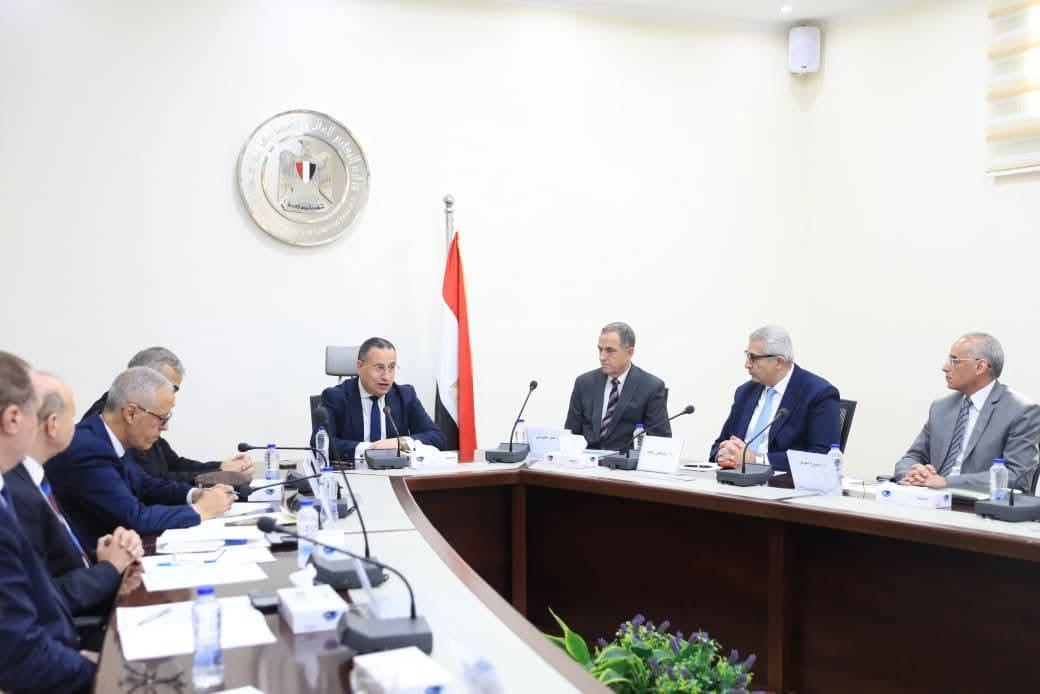 وزير التعليم العالي يترأس اجتماع المجلس الأعلى لشئون المعاهد العالية الخاصة