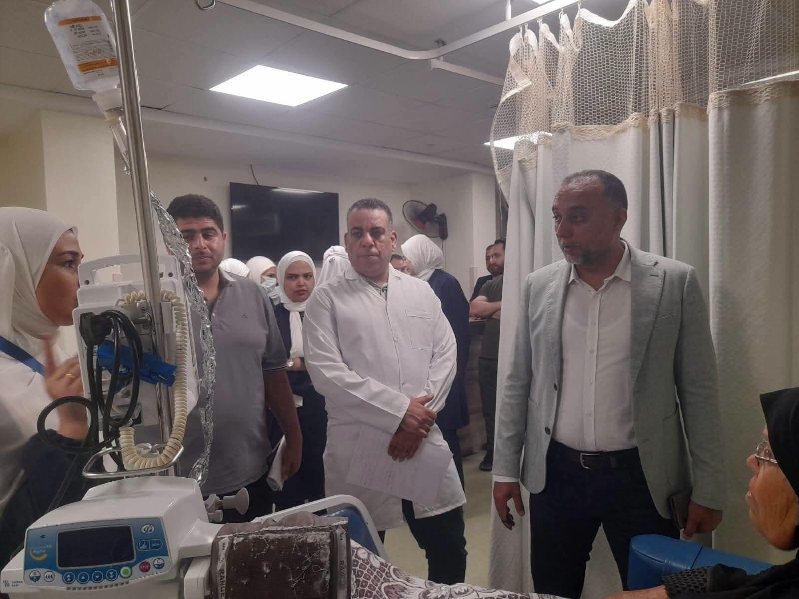 "وكيل صحة سيناء" يفاجئ مستشفى العريش العام ويوجه بسرعة الاستجابة للحالات الطارئة وتحقيق الانضباط الإداري