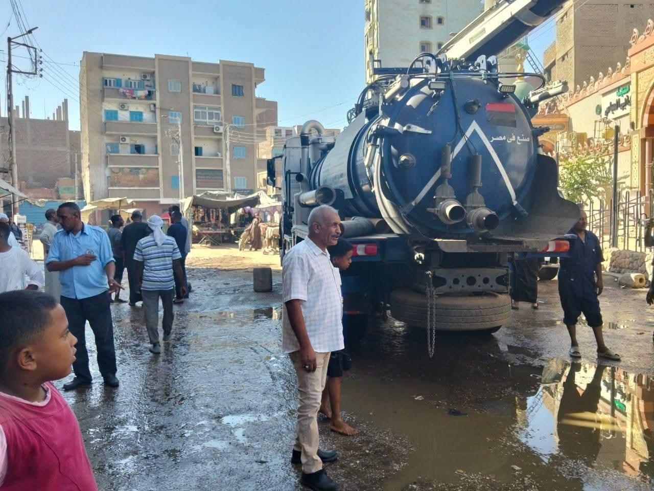 تحرك سريع وفوري من مجلس مدينه قوص في صباح اليوم باكر لإصلاح وصيةنه خط مياه الشرب بمنطقه ابو العباس