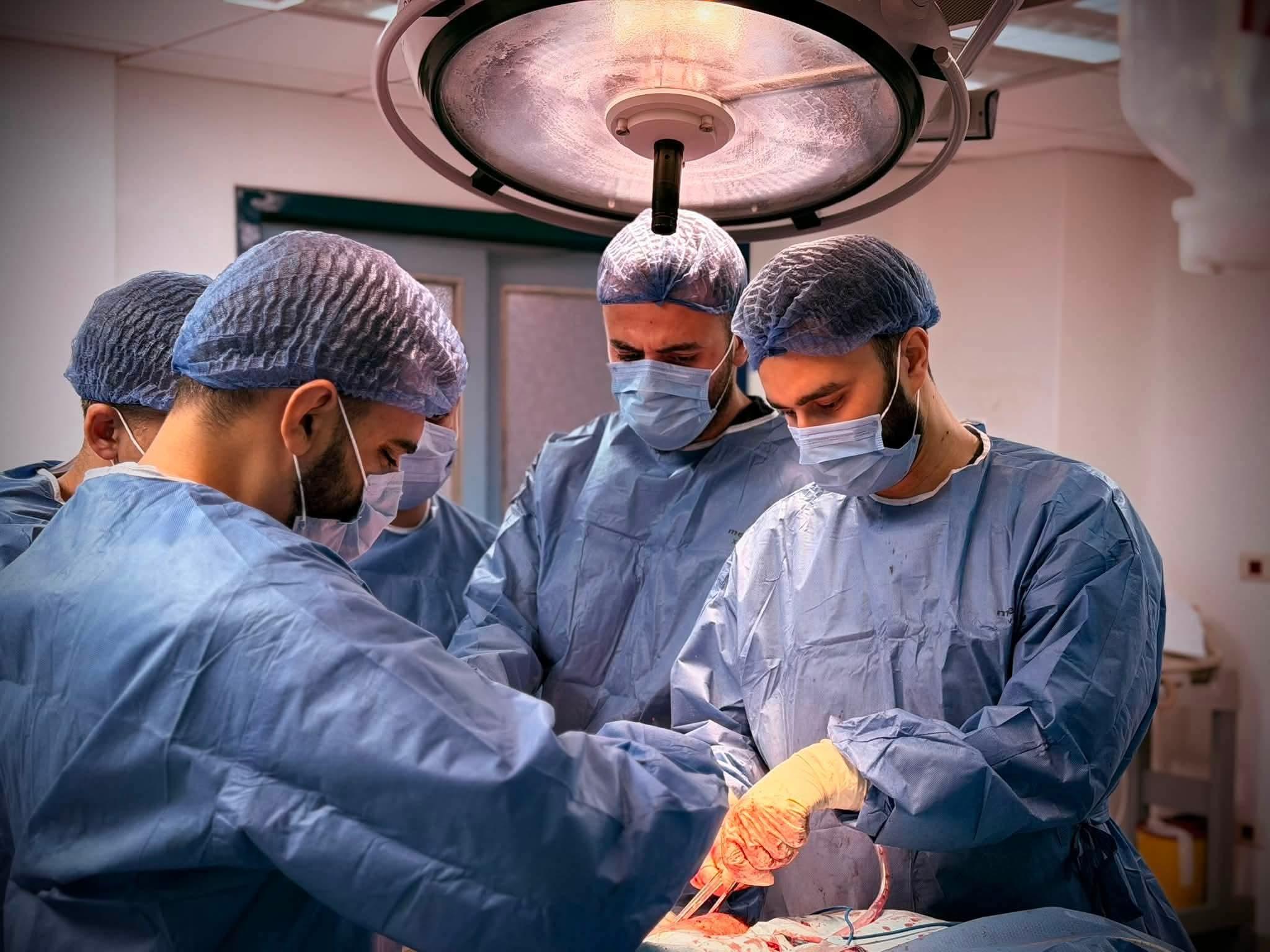 مستشفى العريش العام تواصل إنجازاتها الطبية.. نجاح إجراء 5 جراحات مفاصل ضمن 11 جراحة عظام متنوعة خلال أسبوع.