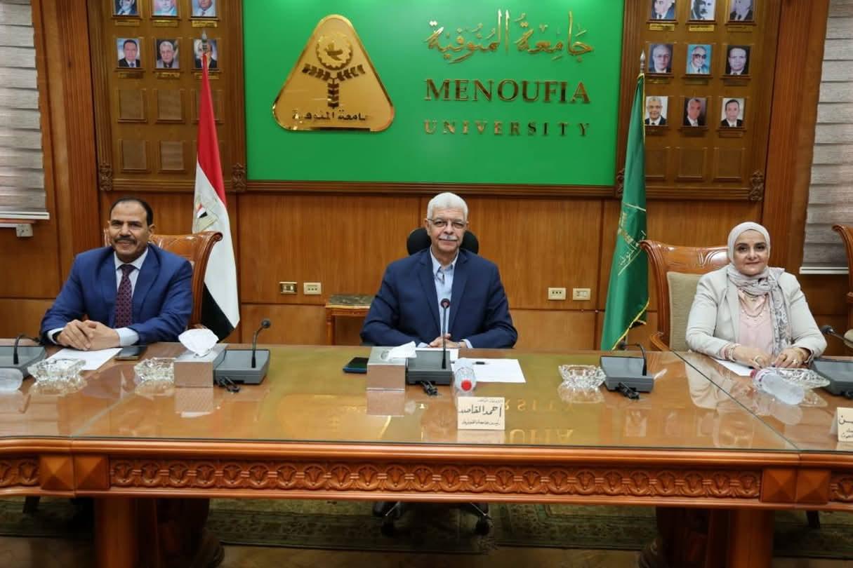 رئيس جامعة المنوفية يتابع مشروعات التحول الرقمي ويؤكد: تطوير الخدمات الإلكترونية أولوية استراتيجية لبناء جامعة ذكية