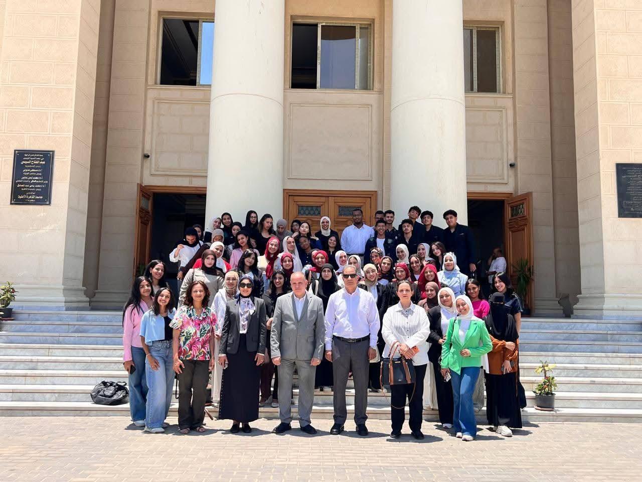 وجوهٌ تحمل المستقبل”… طلاب المستوى الأول بالقطاع الصحي يختتمون عامًا استثنائيًا في جامعة القاهرة الأهلية بروح الأسرة والإنجاز