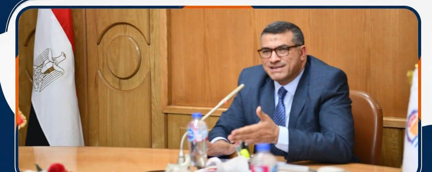 لحمايتهم من ضربات الشمس.. محافظ قنا يوجه بتنظيم مواعيد عمل عمال النظافة خلال فترات الذروة