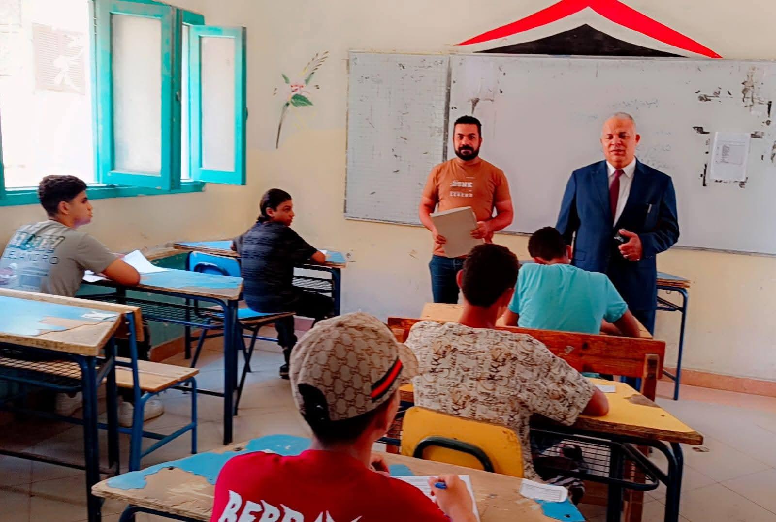 مدير تعليم الفيوم يتفقد لجان الدور الثاني للشهادة الإعدادية ويؤكد على الإنضباط الكامل وتوفير الأجواء المناسبة للطلاب
