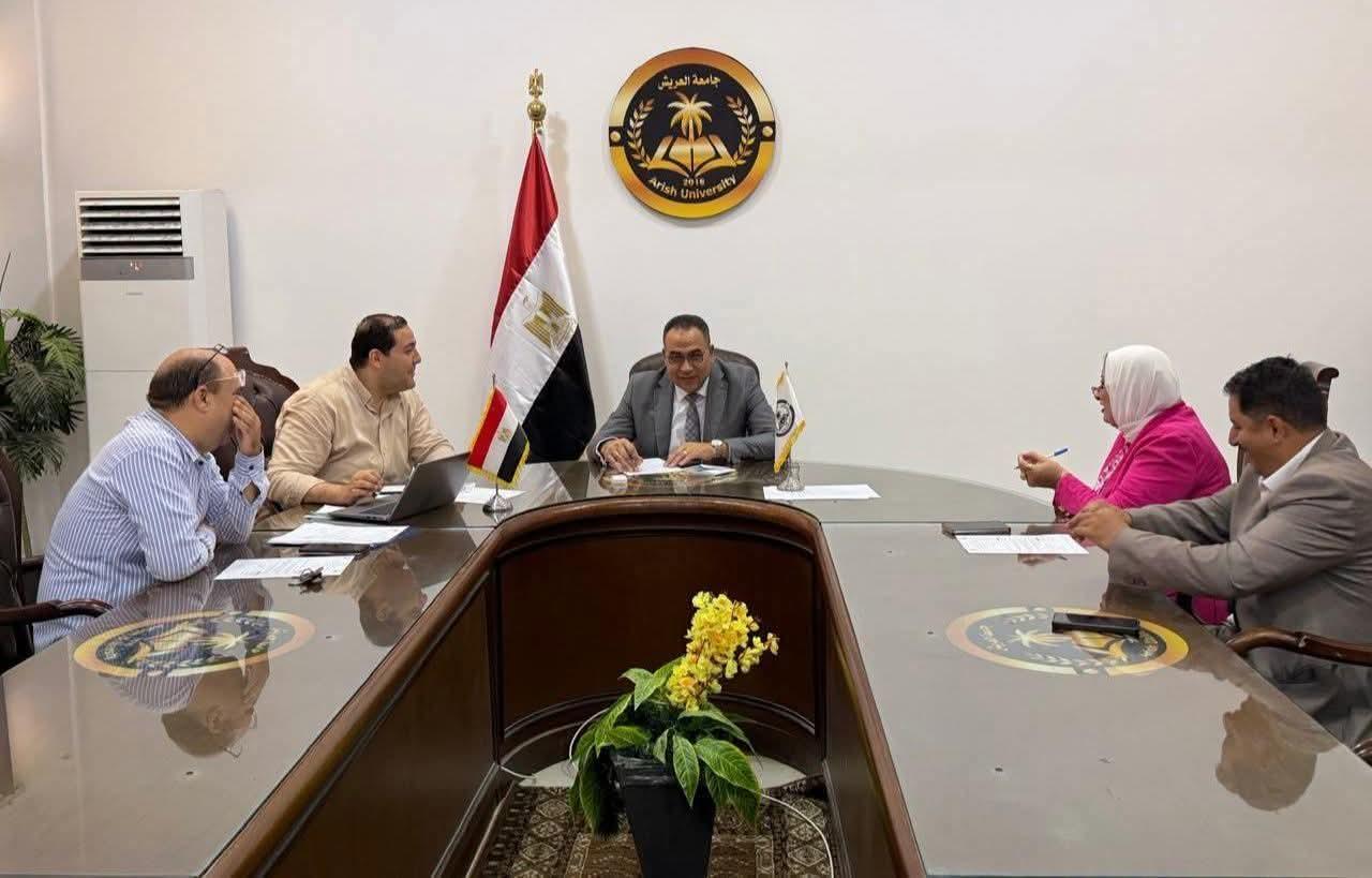رئيس جامعة العريش يترأس اجتماع مجلس إدارة مركز التطوير الجامعي وإدارة المشروعات لبحث التحول الرقمي وتطوير الخدمات الإلكترونية